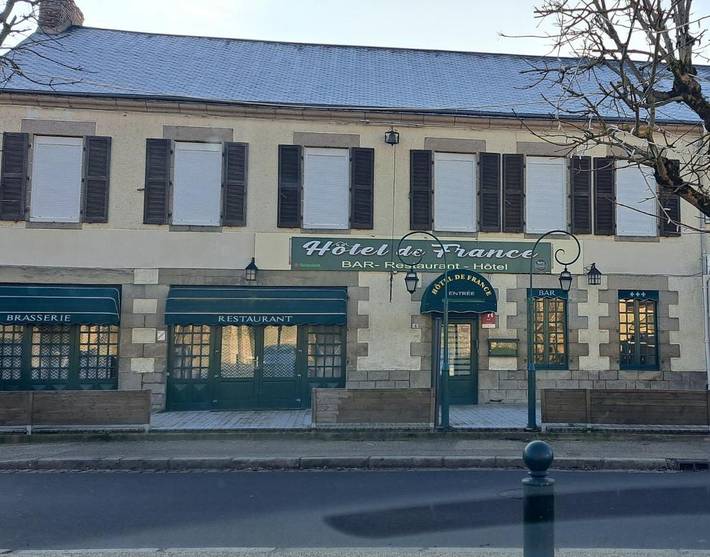 Hôtel pour 2 personnes, avec vue et terrasse à Éguzon-Chantôme - 2