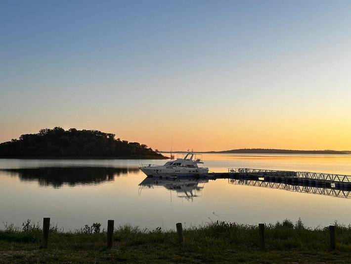 Barco para 7 pessoas, com vista e vista para o lago e ainda jardim, com animais de estimação em Monsaraz