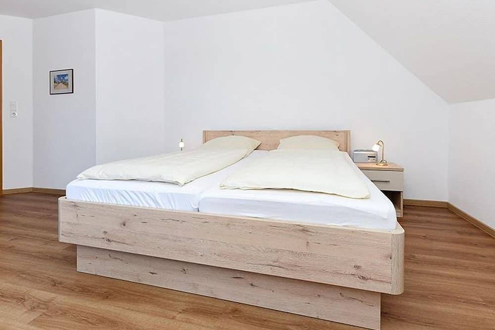 Doppelzimmer mit Balkon oder Terrasse - Doppelzimmer in der Hotel-Pension in Neuharlingersiel, Nordseeküste