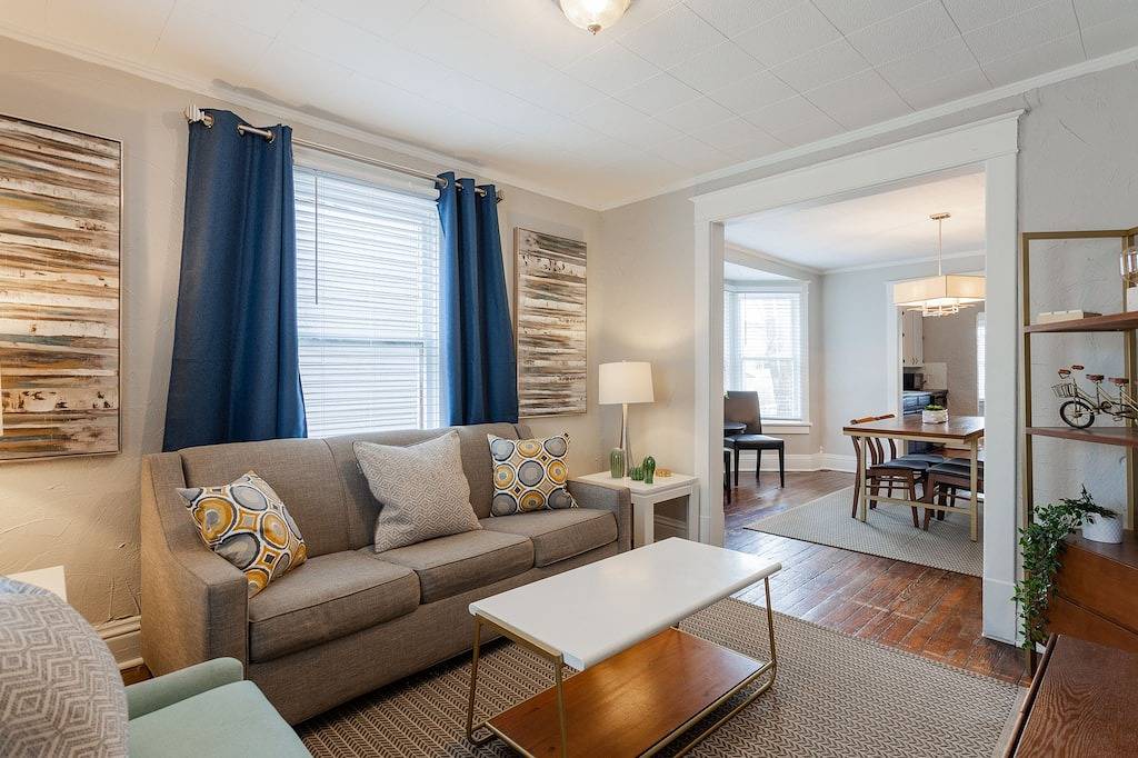 Ganze Wohnung, Westport Hideaway 15 in Kansas City, Missouri