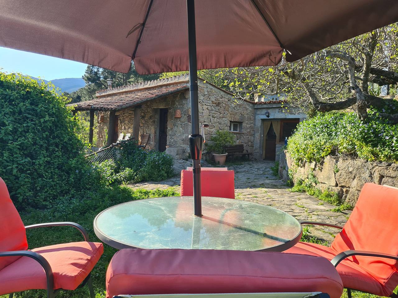 Casa Rural 'El Valle' in der Sierra de Gredos mit Pool und Ausblick in Piedralaves, Ávila und Umgebung