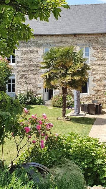 Gîte pour 2 personnes, avec jardin à Quintin