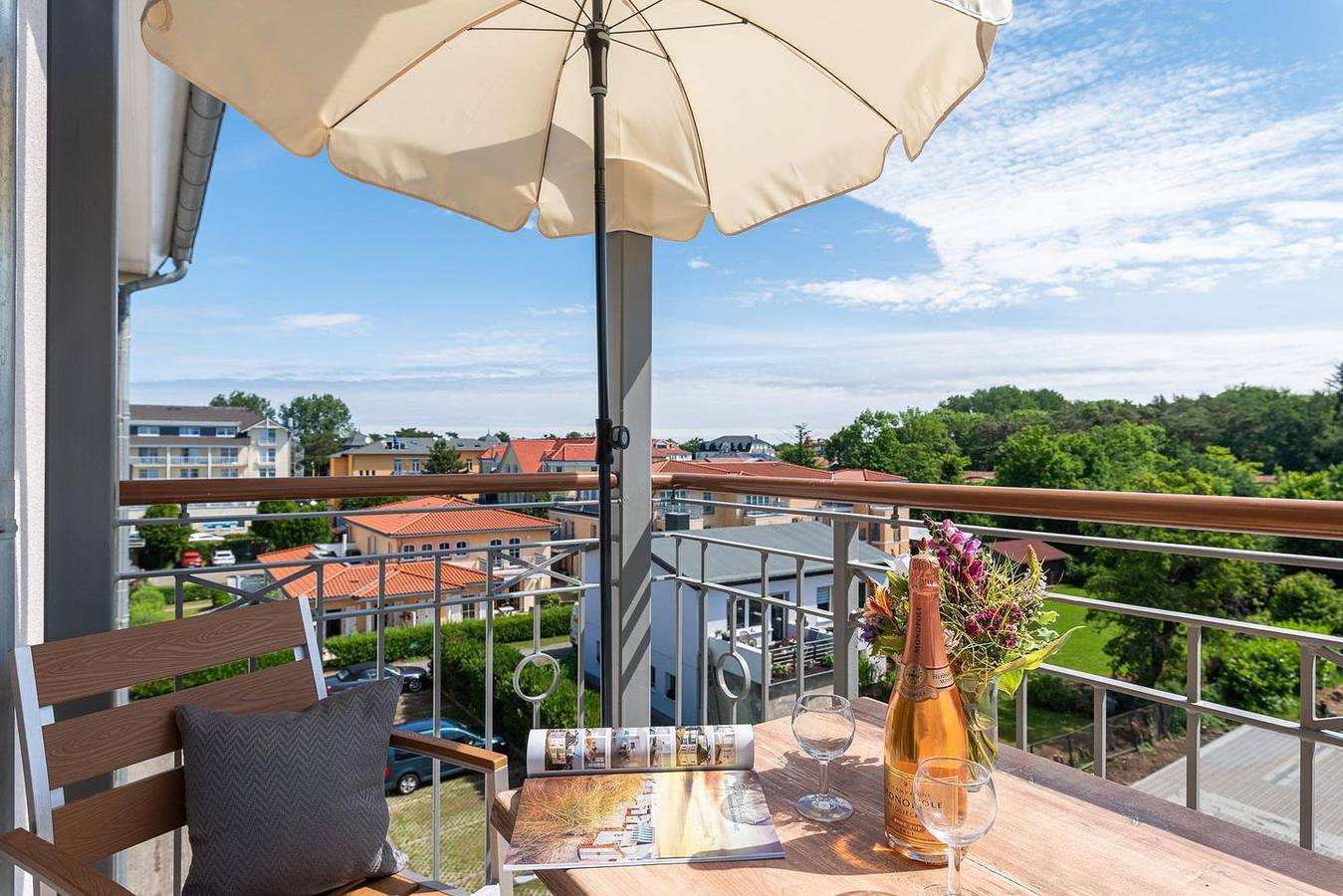 Ganze Wohnung, Modernes Apartment mit Balkon, zentral in Kühlungsborn und strandnah gelegen in Kühlungsborn, Mecklenburgische Ostseeküste