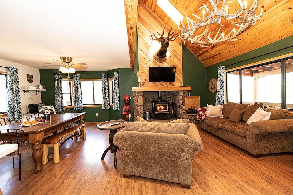 Pinetop-Lakeside home/3 bed/ 2 bath/treehouse/hot tub in Navajo County