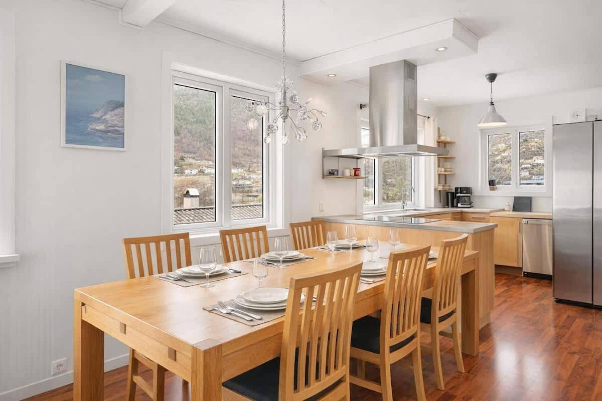 Ganze Wohnung, Great Views of Fjord & Mountains Balcony Central in Odda