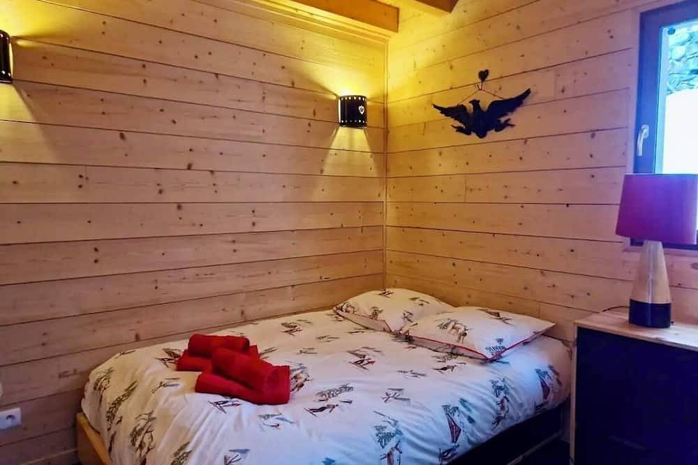 Spacious Chalet, peaceful location, easy access to ski lifts & amenities! in Vaujany, Parc national des Écrins