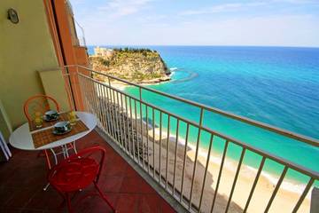Gîte pour 5 personnes, avec vue et balcon, adapté aux familles à Tropea