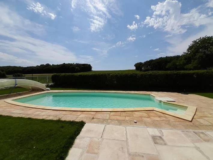 Location de vacances pour 15 personnes, avec vue ainsi que jardin et piscine à Bonnes - 4