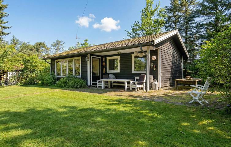 Ferienhaus für 4 Personen, mit Terrasse und Garten in Orø