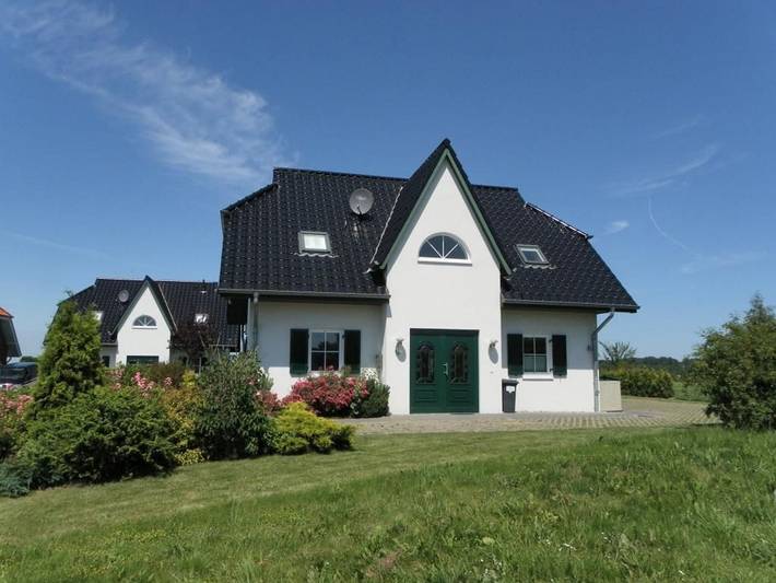 Ferienhaus für 6 Personen, mit Balkon und Terrasse sowie Garten in Dassow