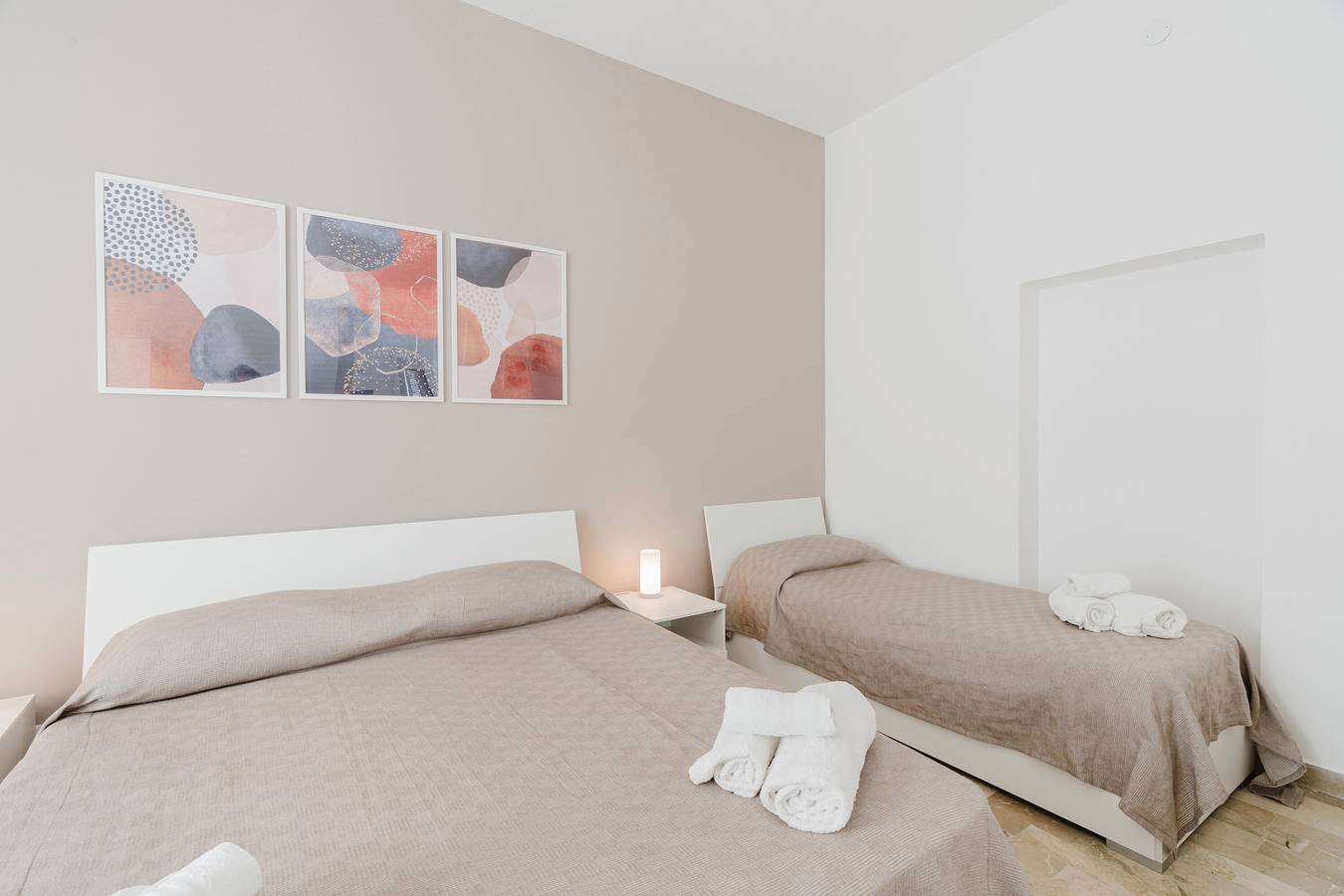 Appartement entier, Appartement 'Sea Nest - Près de la Plage' avec terrasse privée, Wi-Fi et climatisation in Balestrate, Province de Palerme