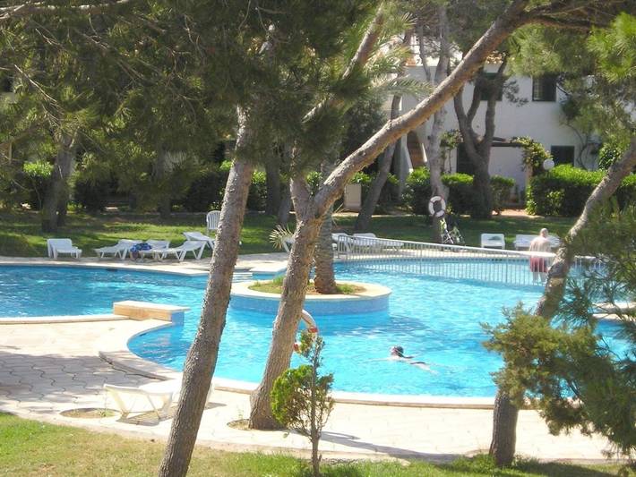 Apartamento para 4 personas, con Balcón y Terraza además de Jardín y Piscina en Son Xoriguer