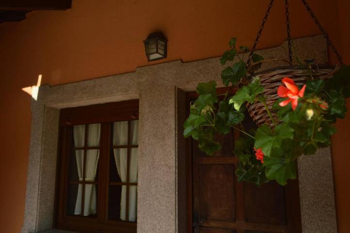 Casa rural para 4 personas, con vistas y jardín, Se admiten mascotas en Valdés  - 2