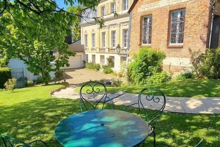 Location de vacances pour 12 personnes, avec terrasse et jardin dans Rives-en-Seine
