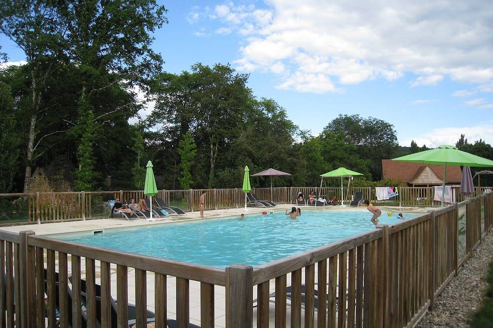 Gîtes 3* confortables en bois autour d'une piscine - Proches de Sarlat in Carsac-Aillac, Périgord Noir