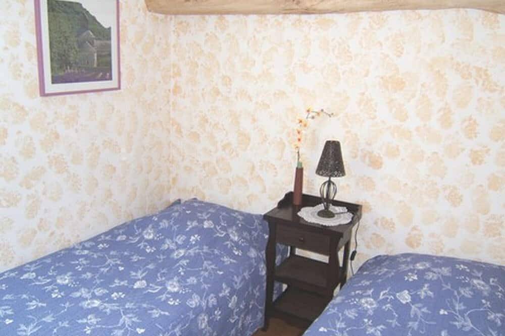 Petite chambre Lits jumeaux - Climatisation et Wifi in Labruguière, Région de Castres