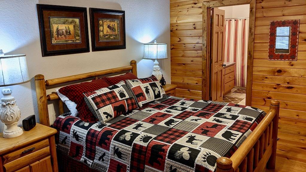 Log Cabin for 12 Guests in Chattahoochee National Forest, Gilmer County
