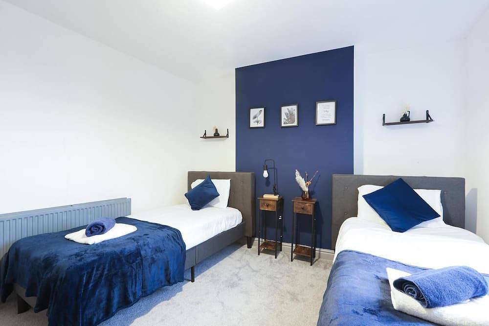 Entire apartment, 3 Bed flat - Near Leeds City Centre- Free parking/Wifi/Fits 7 in Leeds, West Yorkshire