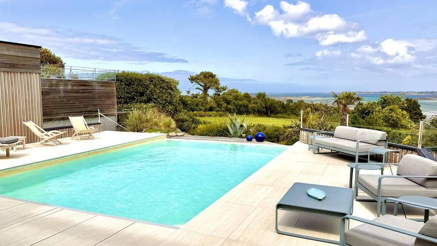 Maison de vacances pour 4 personnes, avec piscine et jardin à Lanmodez