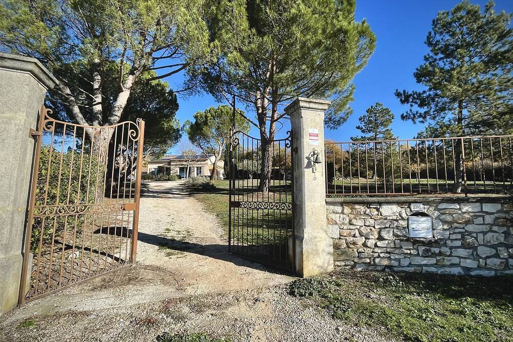 Villa with pool and breathtaking view in Villars, Regionaler Naturpark Luberon