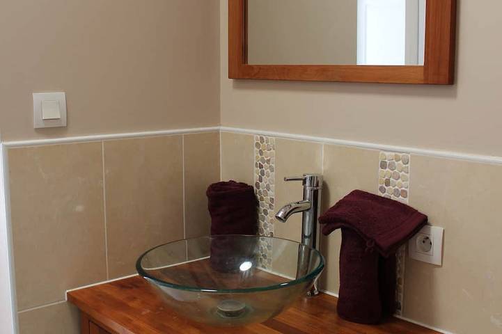 Gîte pour 3 personnes, avec terrasse et piscine à Jarrie - 2