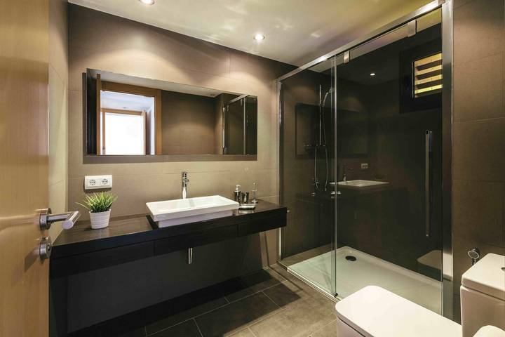 Gîte pour 4 personnes, avec vue sur l’océan ainsi que piscine et terrasse, animaux acceptés dans Platja De Canyelles Petites - 4