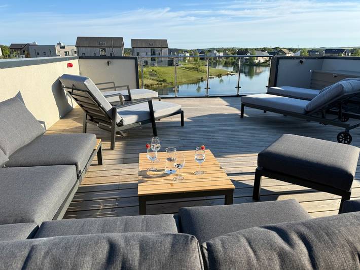 Holiday rental for 14 people, with garden and lake view as well as pool in Dorset