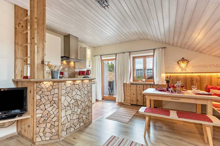 Ferienwohnung für 2 Personen, mit Balkon und Garten in Wackersberg - 2