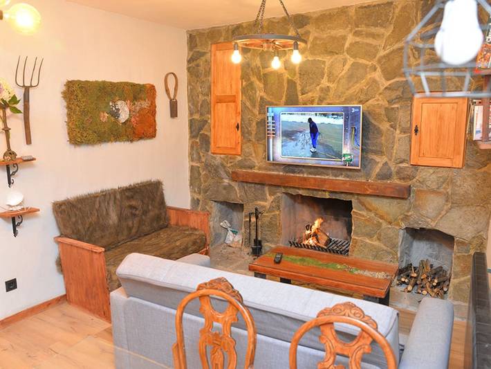 Appartement entier, Angepasste rustikale Wohnung für 4 Personen Pobla de Lillet in La Pobla de Lillet, Pyrénées catalanes