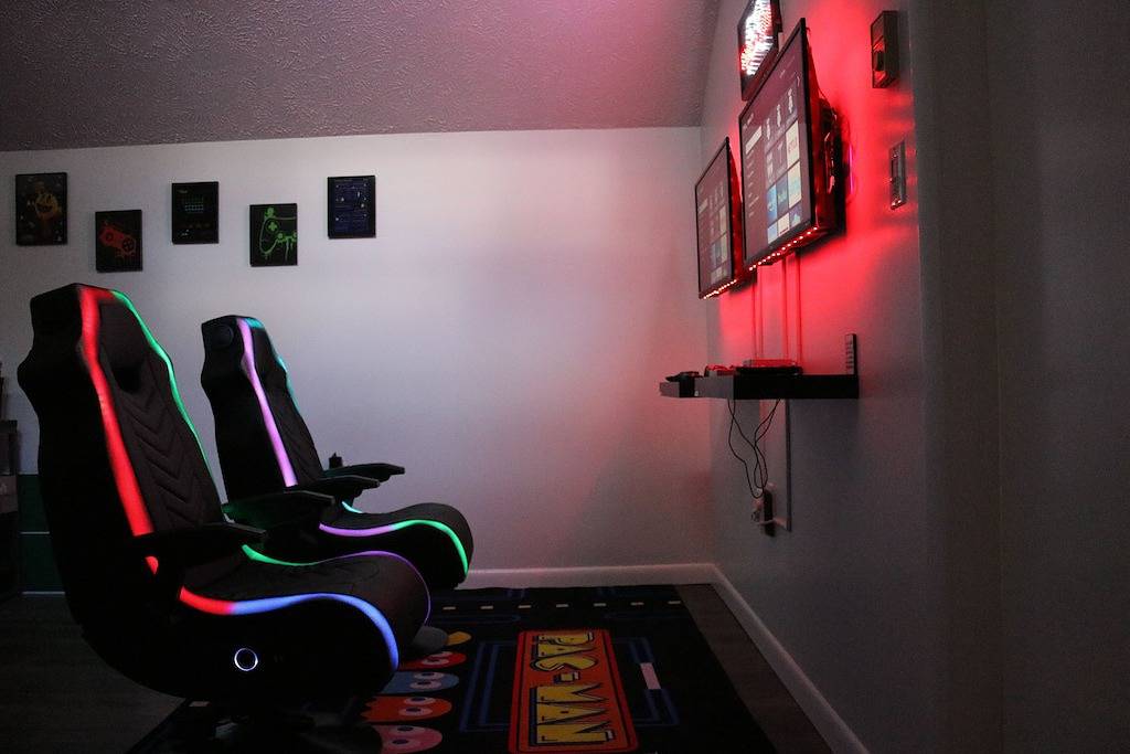 Pocono Villa Hot Tub Sauna Game Room Fire Pit in Saw Creek, Monroe County (PA)