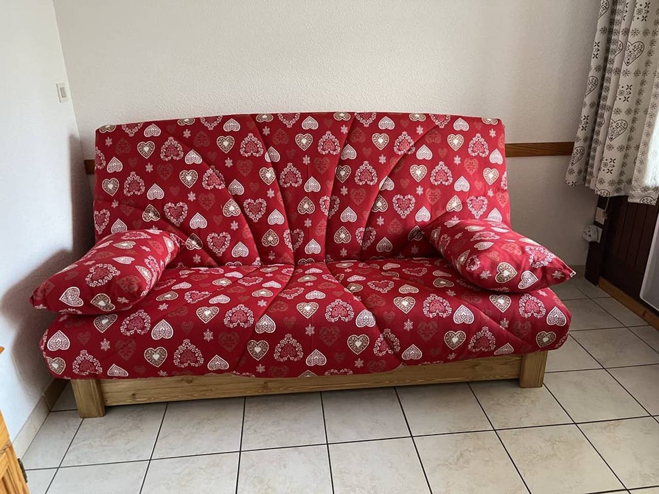 Apartamento entero, Apartamento acogedor con terraza, cerca de remontes, admite mascotas, 2* para 5 personas in Châtel, Les Portes du Soleil