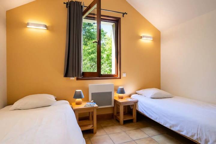 Gîte pour 6 personnes, avec terrasse et piscine à Les Vignes - 4