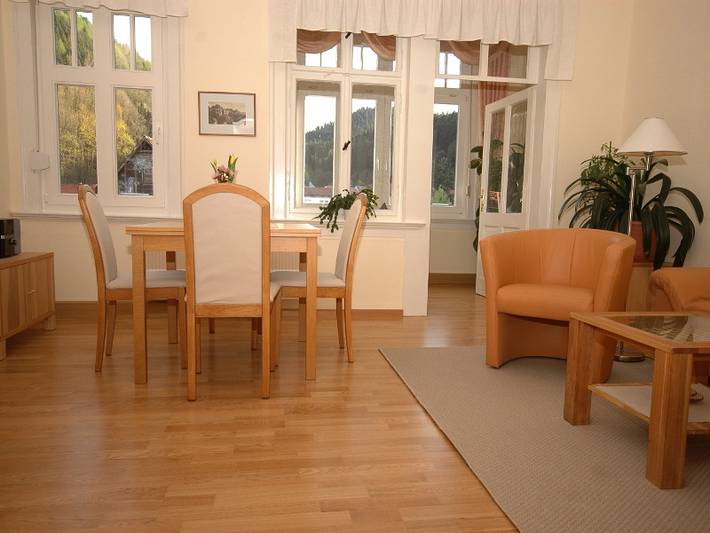 Ganze Ferienwohnung, Haus Kehrewieder - Ferienwohnung, 100qm, Terrasse, 2 Schlafzimmer, max. 4 Personen in Friedrichroda, Rennsteig