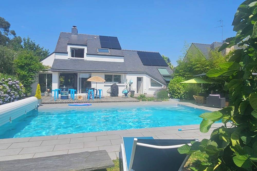 Villa with south-facing swimming pool, a haven of peace on the outskirts of Vannes and the Gulf. in Ploeren, Côte des Mégalithes