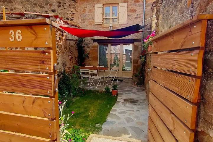Location de vacances pour 5 personnes, avec Jardin à Vic-le-Comte
