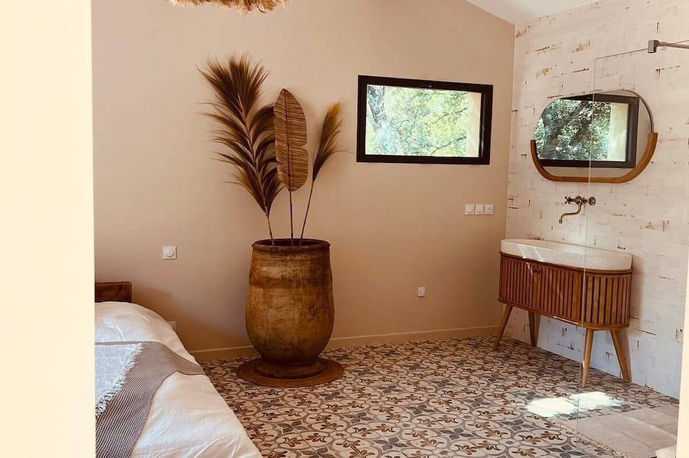 Cosy love house your relaxing home in an idyllic setting in Saint-Siffret, Nimes und Umgebung