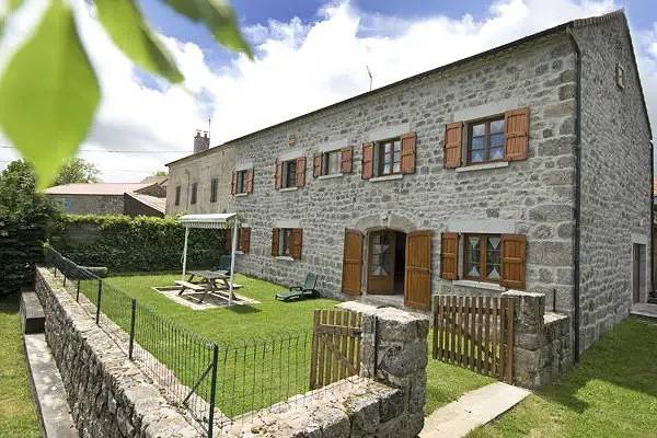Casa de huéspedes para 6 personas, con piscina además de terraza y jardín, Se admiten mascotas - 1