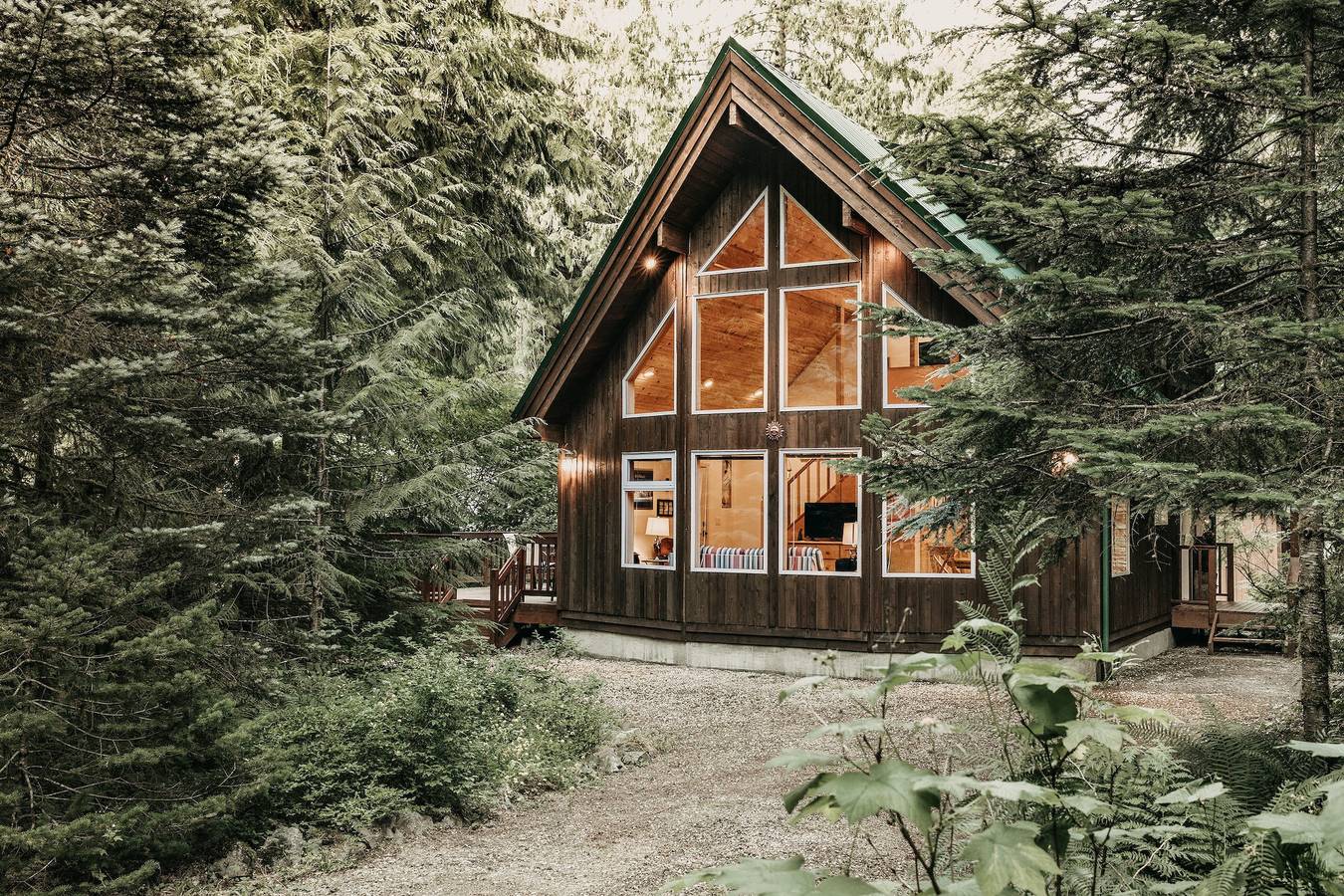 Log Cabin for 6 Guests in Glacier, North Cascades National Park
