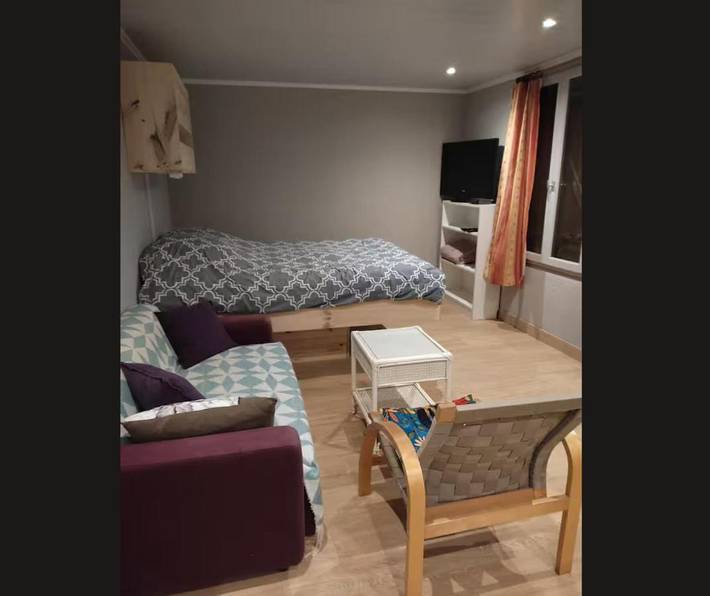 Location de vacances pour 2 personnes, avec vue et jardin ainsi que terrasse et vue sur le lac, animaux acceptés à Bonnac-la-Côte - 4