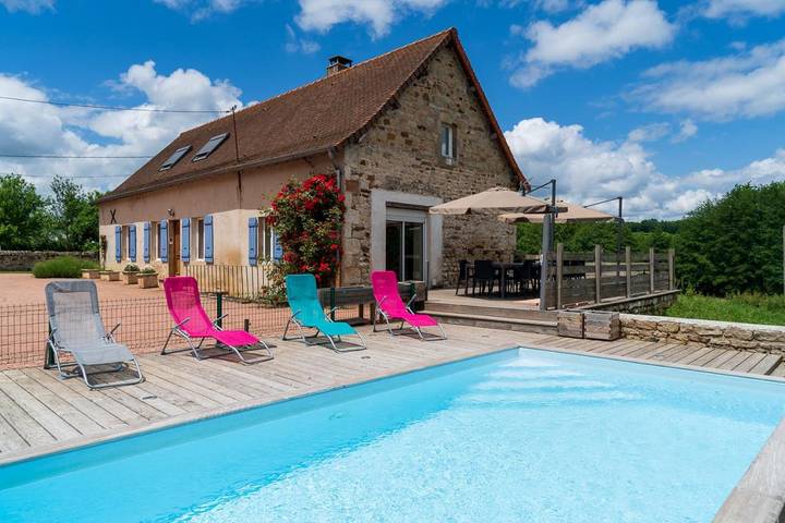 Location de vacances pour 15 personnes, avec Terrasse et Jardin ainsi que Piscine et Sauna à Saint-Bonnet-de-Vieille-Vigne