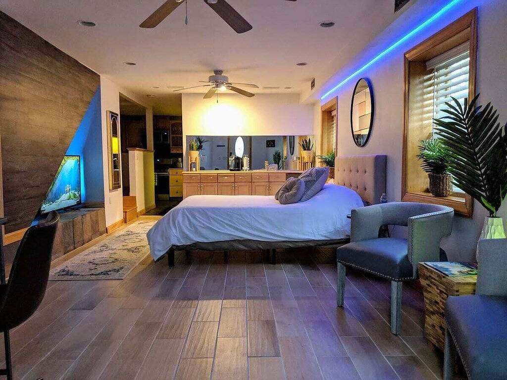 Ganze Wohnung, Stay in comfort and style! Encore Private Suite + Free parking! Close to Boston! in Everett (MA), Massachusetts