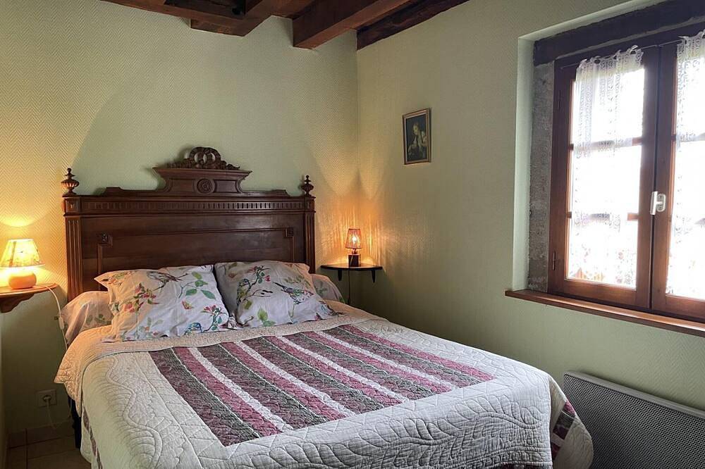 **Casa rústica restaurada con pesca, piscina y actividades en plena naturaleza** in Bourbon-l'Archambault, Allier (desambiguación)