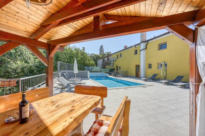 Ferienhaus für 8 Personen, mit Pool und Terrasse, mit Haustier in Zentralistrien - 2