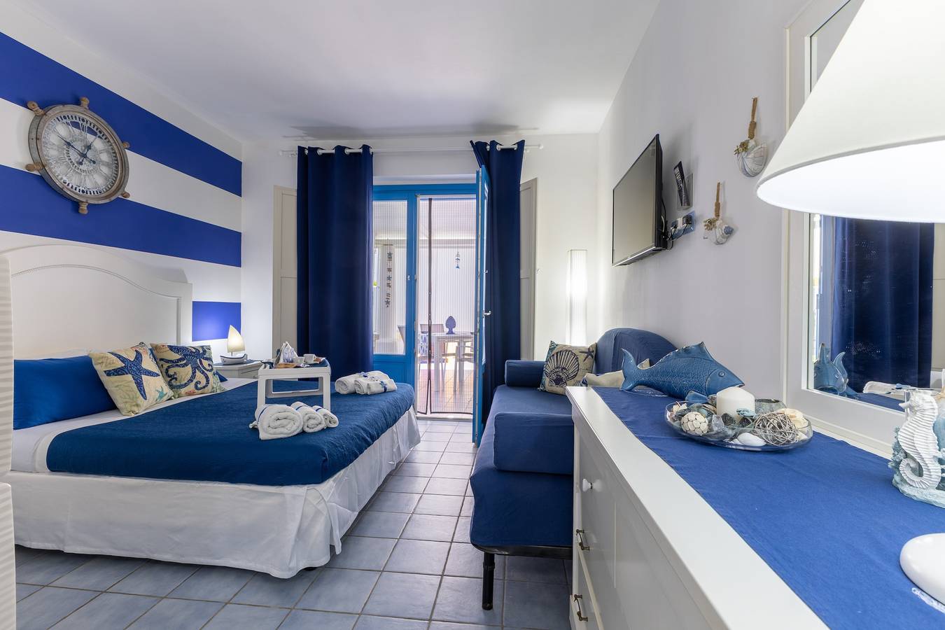 Entire apartment, Holiday Apartment "Home Borgo Rio Favara" with Private Terrace & Wi-Fi in Santa Maria del Focallo, Ispica