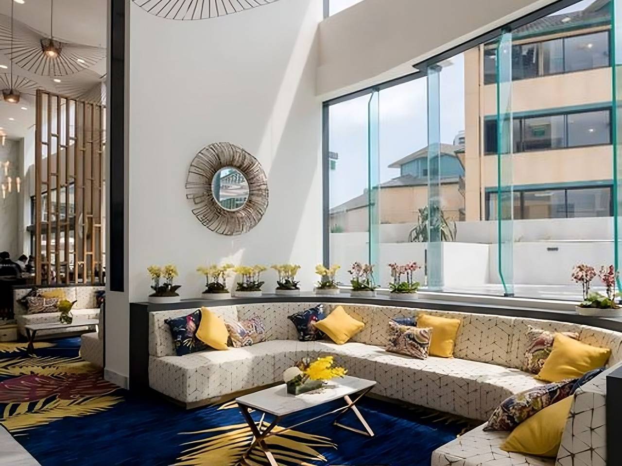 Entire apartment, 2-Bed Beach Apartment with Pool, Parking & Balcony in Surfers Paradise, Queensland