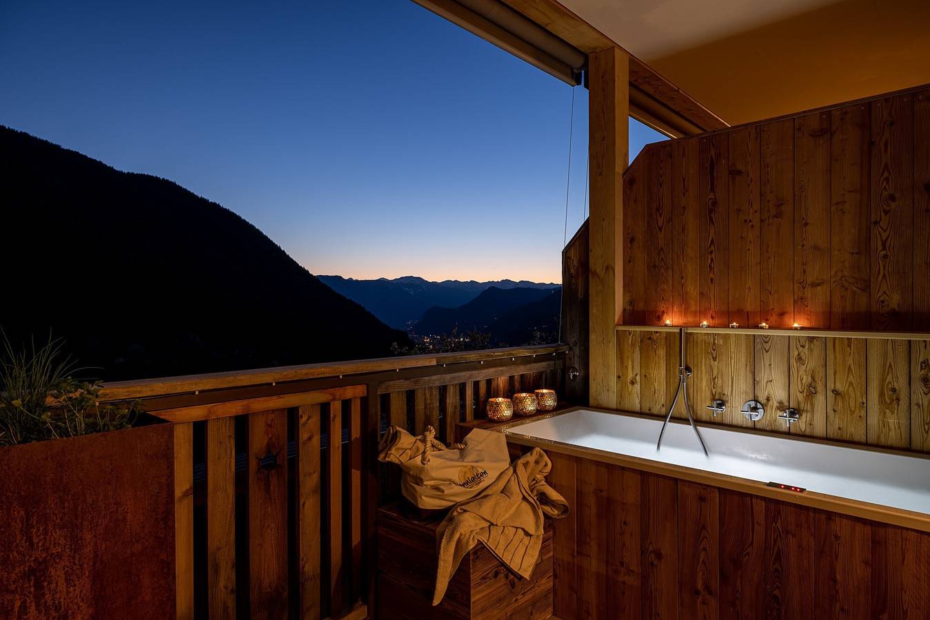 Entire apartment, Charming Apartment “Sonnleiten Sonnenalm” with Mountain View in Collepietra, Karneid