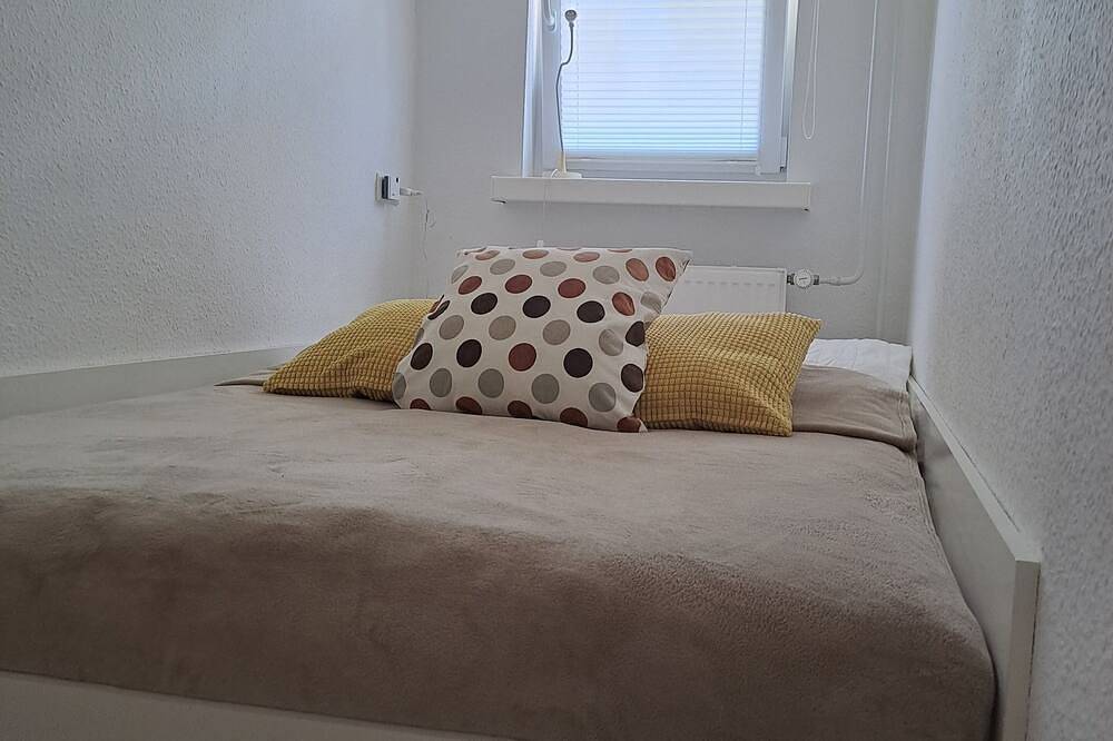 Entire apartment, Right on the lake - plenty of space for family & friends, modern, terrace, boat rental in Strasen, Wustrow (Mecklenburg Lakes)