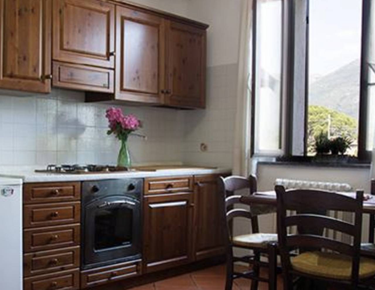 Apartamento entero, Apartamento 'Azalea' con piscina compartida, jardín compartido y Wi-Fi in Campochiesa, Albenga