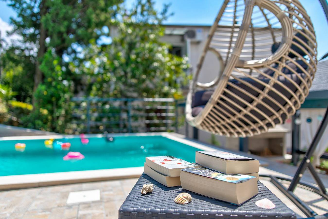 Ganze Wohnung, Helles Apartment nur 150 Meter zum Strand mit Jacuzzi, Meerblick, Pool, Billard in Dramalj, Primorje-Gorski Kotar