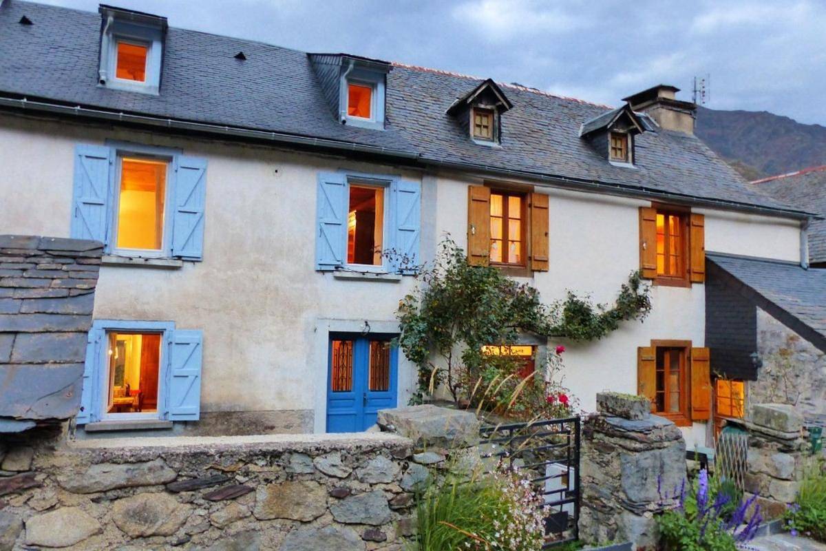 Four-Bedroom House in Viscos, Parc national des Pyrénées